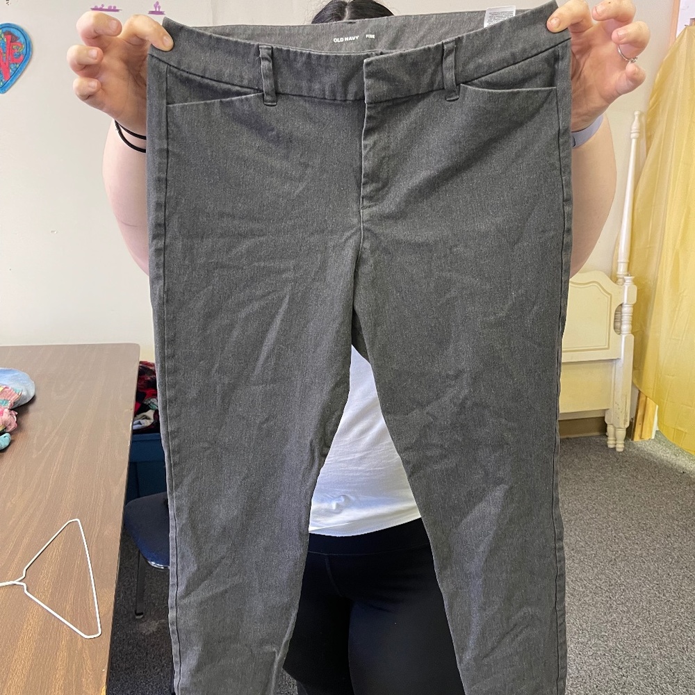 Old Navy pixie pants MB28